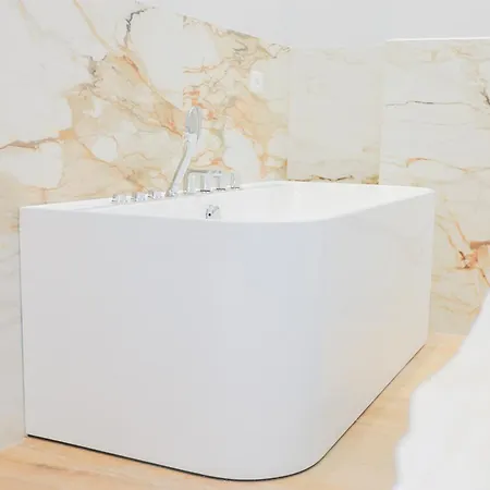 Ambient Jacuzzi Apartment